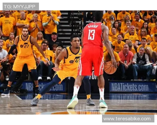 火箭队与勇士队激战G5第四节精彩瞬间回顾与分析